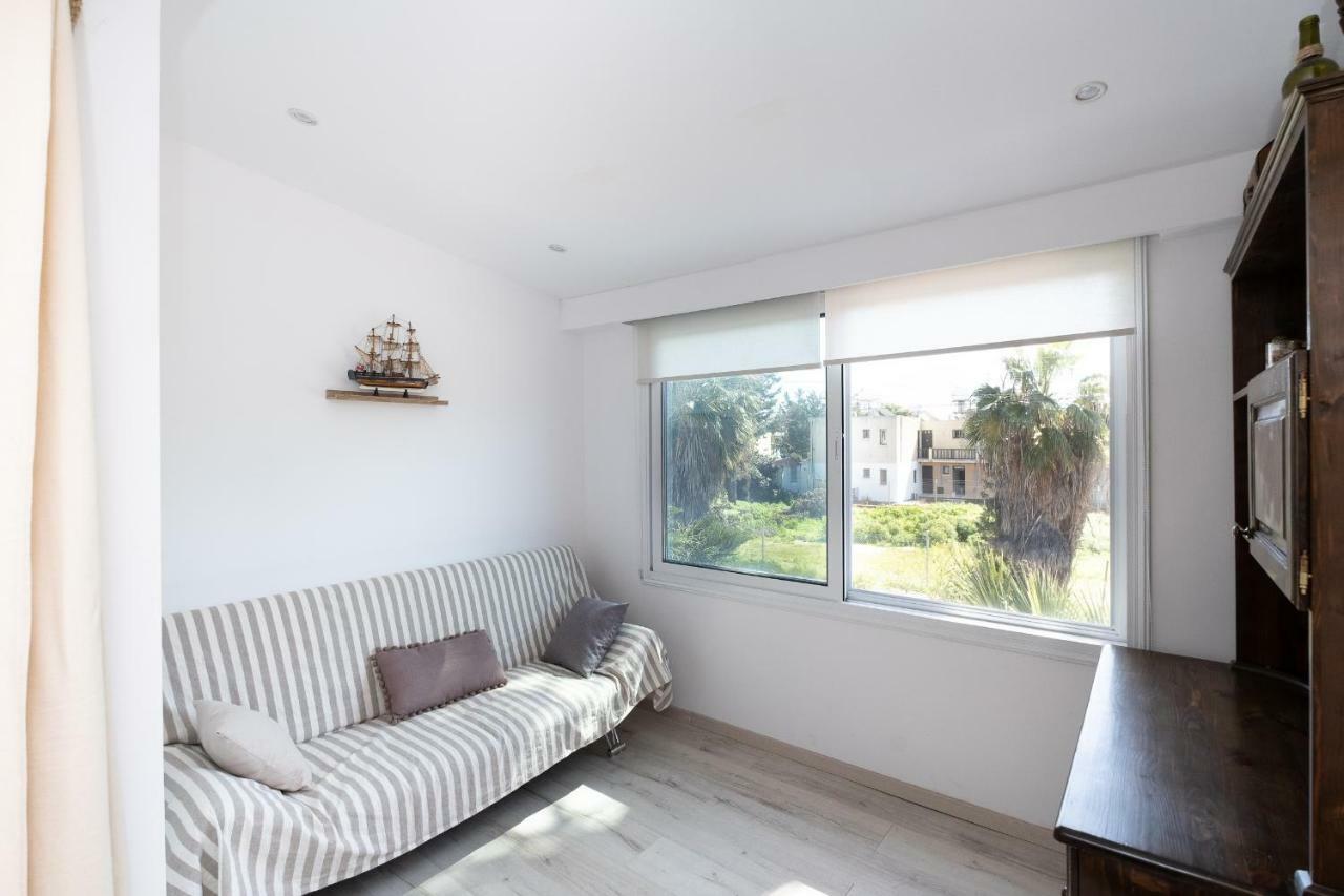 Townhouse By The Sea Pirate Harbor Apartment Paphos Exterior photo